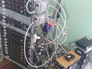Operação da PM descobre casa usada como central de TV clandestina no Camorim Grande, em Angra
