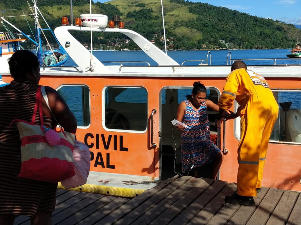 Bebê nasce dentro de lancha da Defesa Civil em Angra dos Reis — Foto: Reprodução/Defesa Civil