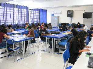 Jovens buscam primeiro emprego em ação do PAT de Caraguatatuba