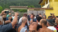 Bolsonaro visita Angra dos Reis para almoçar com prefeito no Colégio Naval e causa aglomeração