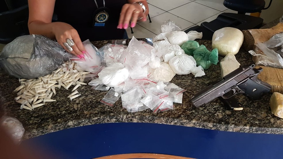 Dez pessoas são presas em ação policial na Vila de Trindade, em Paraty