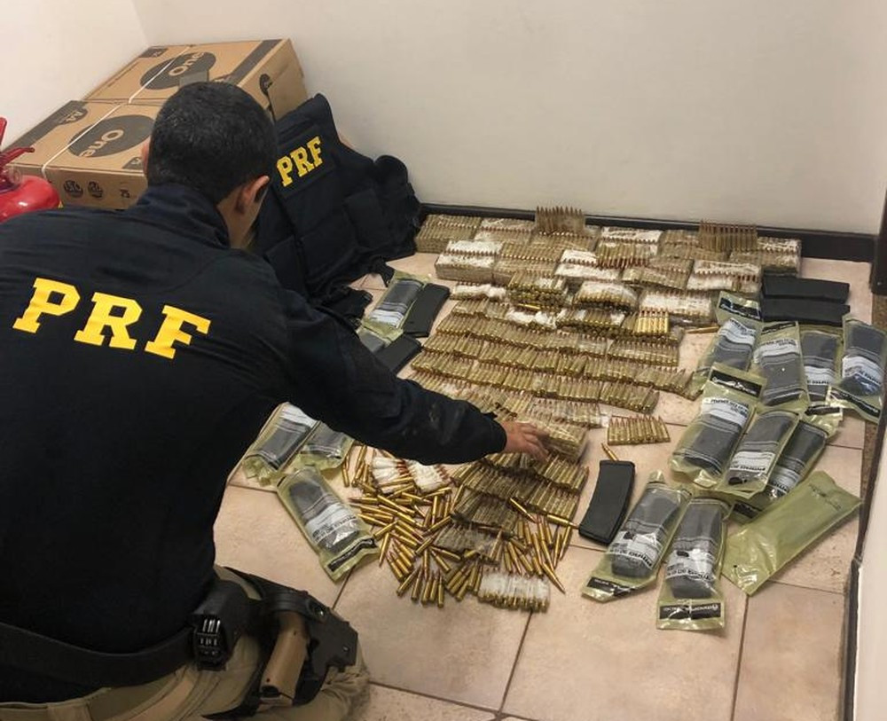 Quase 2 mil munições foram encontradas durante uma abordagem na Rio-Santos, em Angra dos Reis — Foto: Divulgação/Polícia Rodoviária Federal