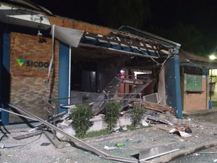 Criminosos explodem duas agências bancárias durante tentativa de assalto em Paraty