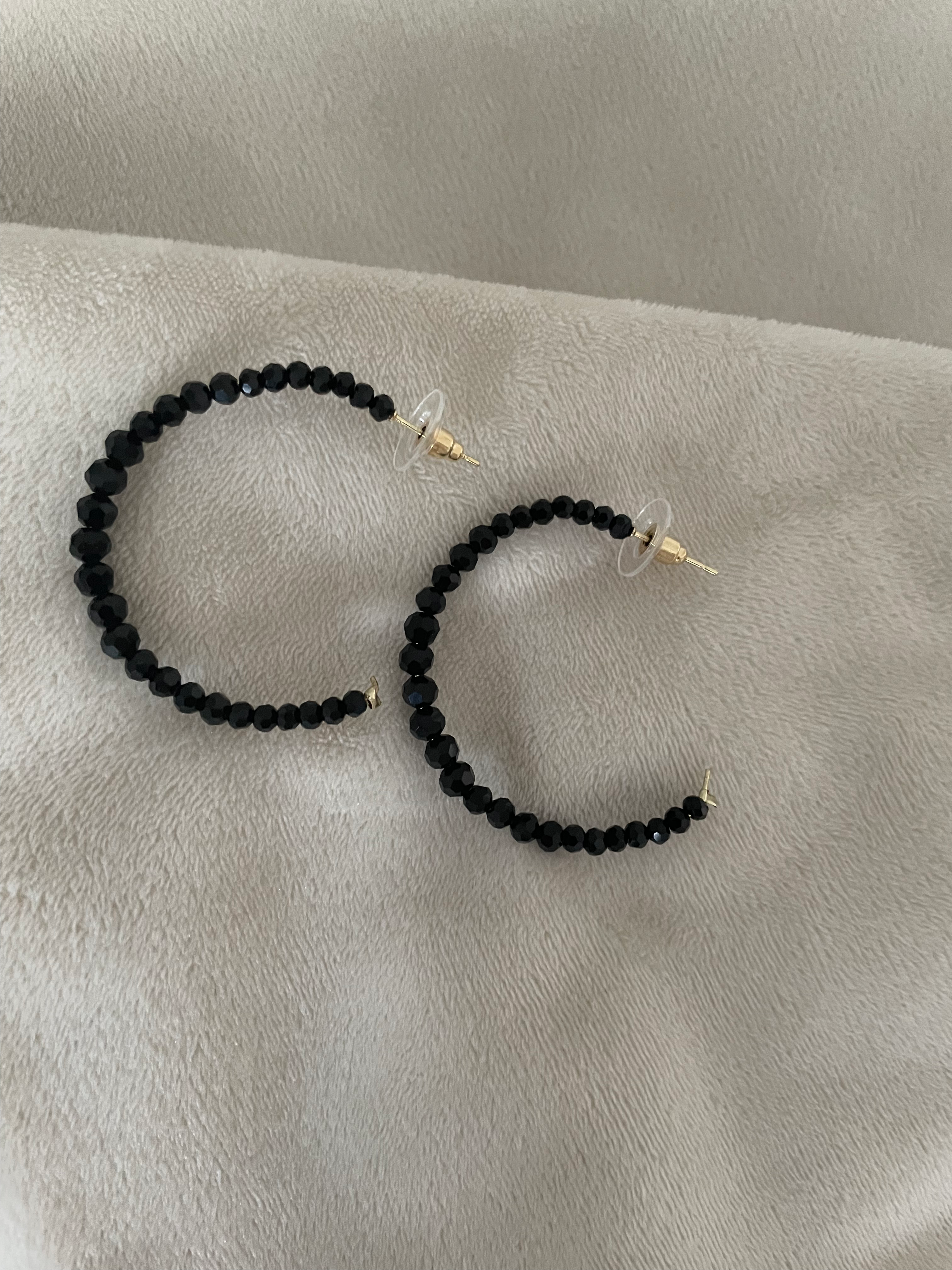 Kralen oorringen zwart