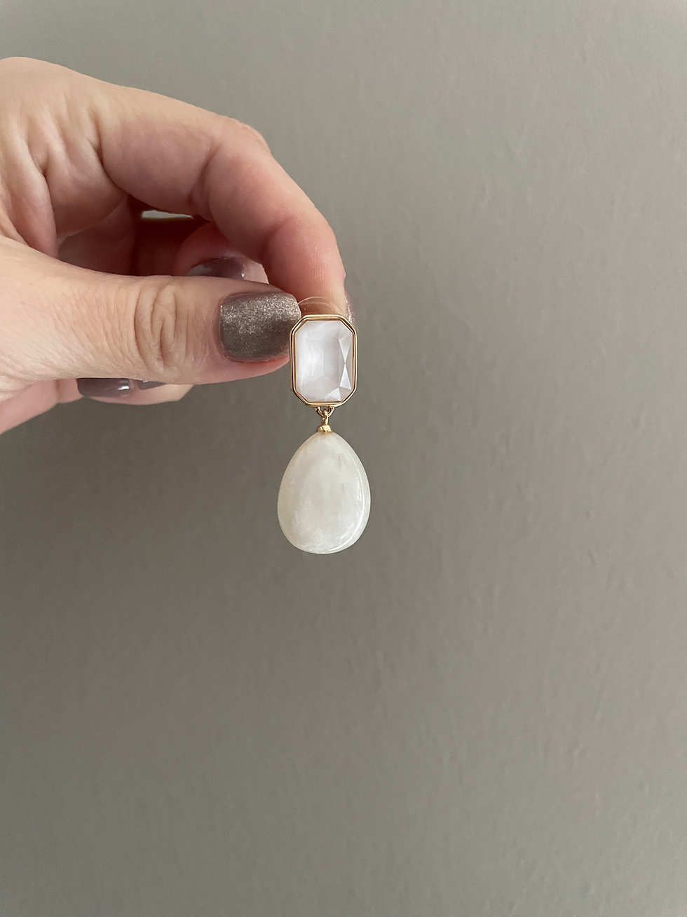 Thumbnail: Oorbellen druppel wit