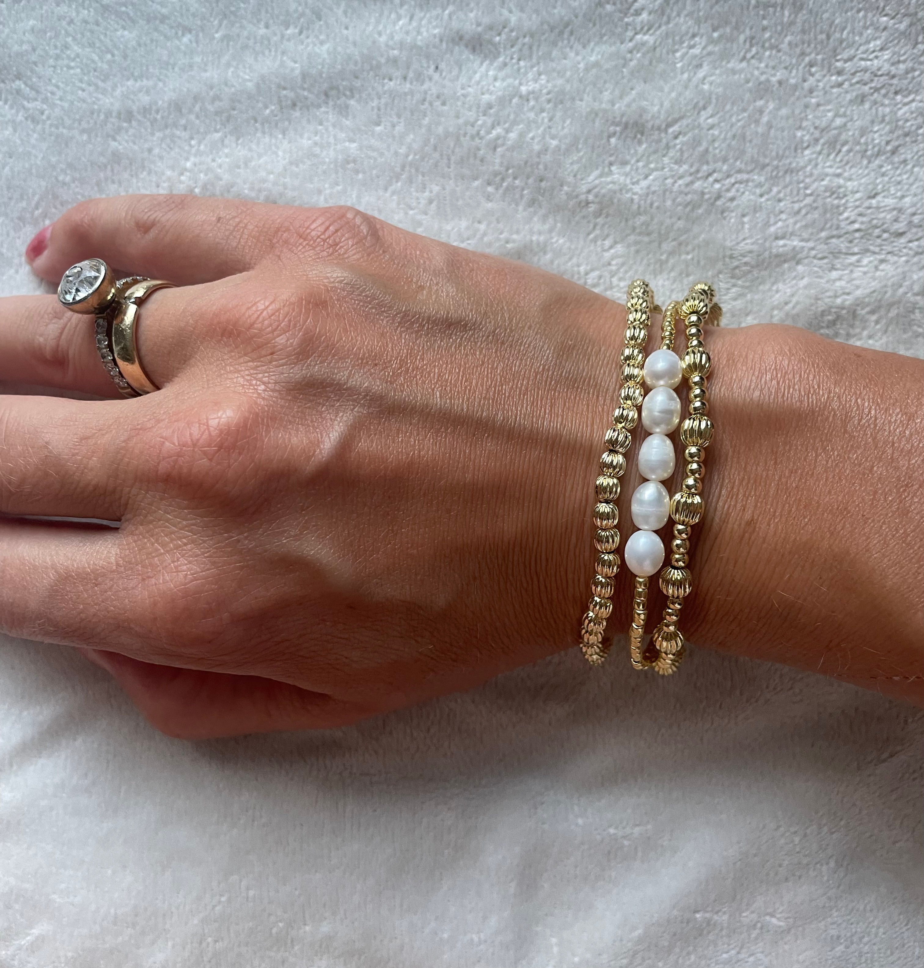 Set van 3 stainless steel armbandjes. De favoriete geribbeld gouden kraal 🤩