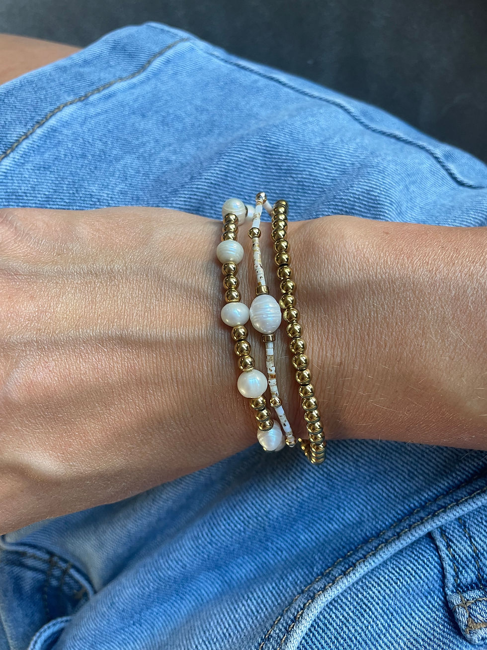 Thumbnail: Armbandenset, 3 elastische armbandjes stainless steel. Goud_parel_beige