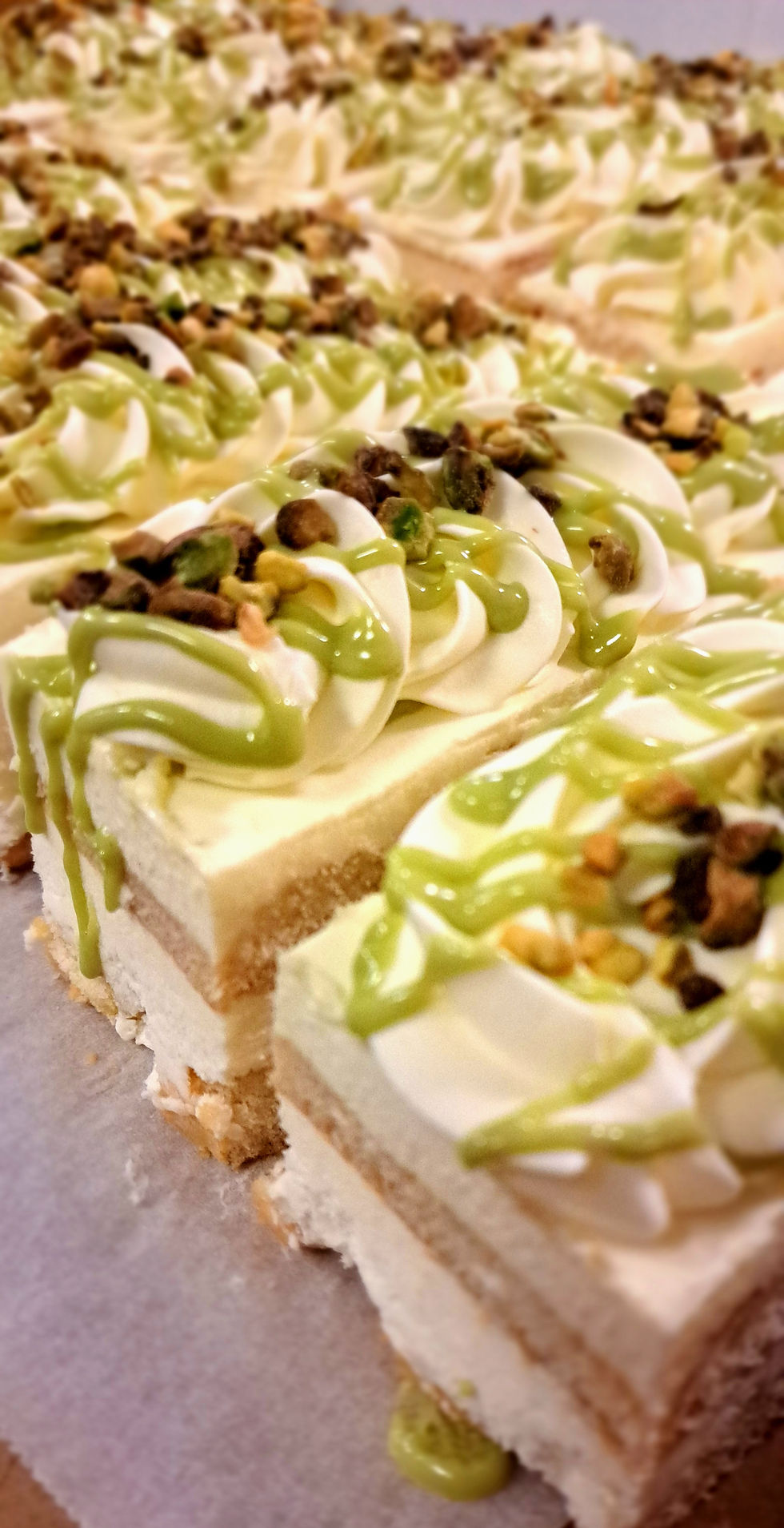 Thumbnail: Pistachio Tiramisù Traycake - 16Pcs