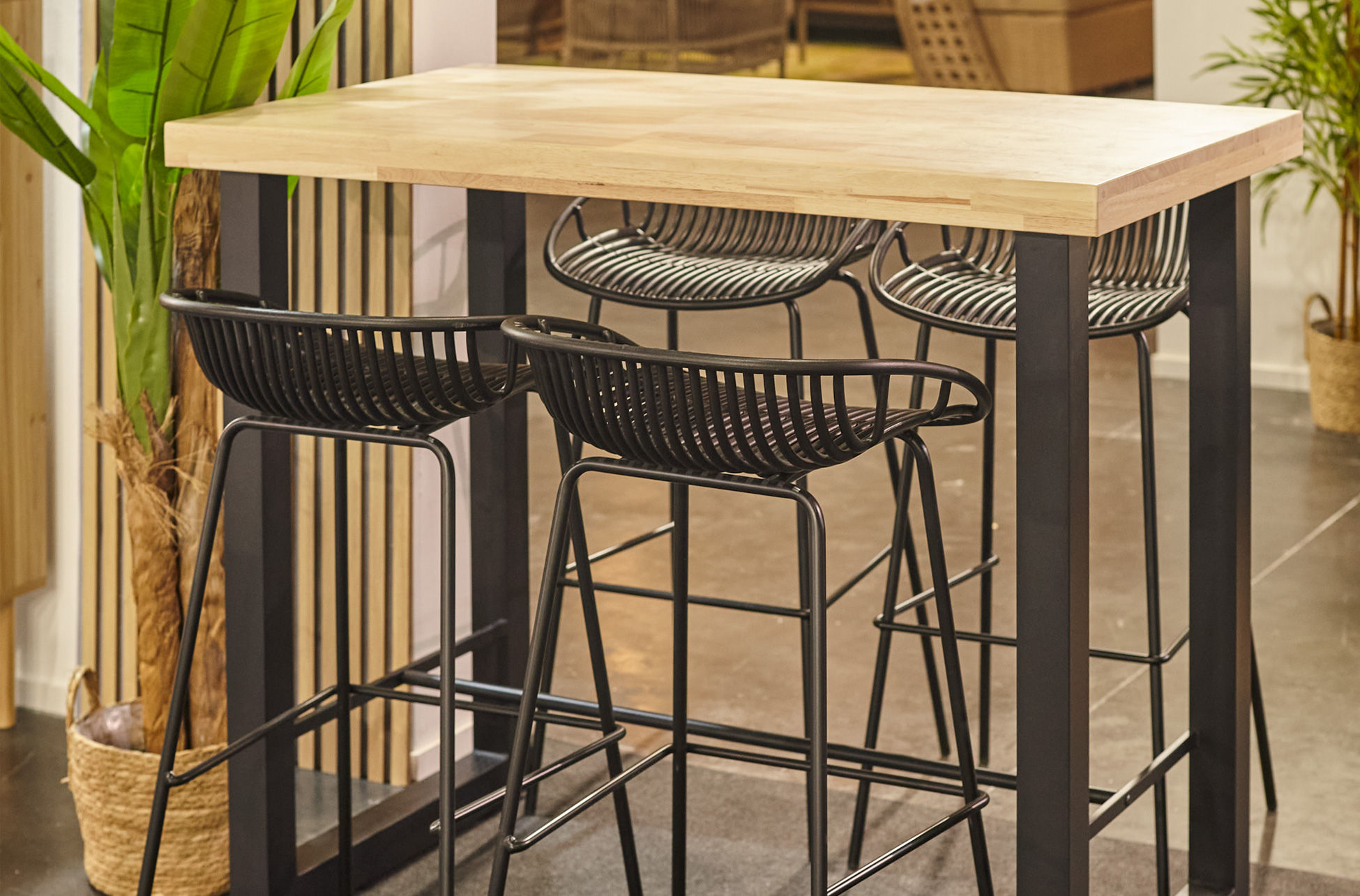 TABURETE ALTO SHELL NEGRO