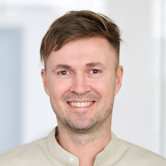 denis-dewald_648x648.jpg