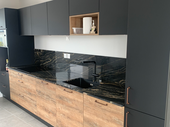 Plan de travail et crédence en African Storm