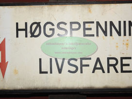 "HØGSPENNING LIVSFARE"