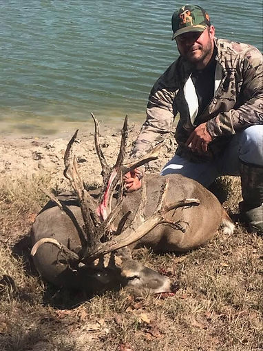 White Tail Trophy Hunts in Texas offers rifle, muzzleloader and bowhunting whitetail deer hunting opportunities just an hour from downtoan houston texas. Hunt White Tails at Lazy K Ranch, and enjoy combo specials on our Exotic hunts. Lazy K Ranch Provides the perfect opporunity for corporate 10 person hunts and luxury accomadations.