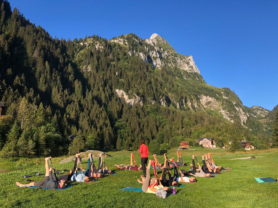 weekend de stage de yoga en plein air en suisse