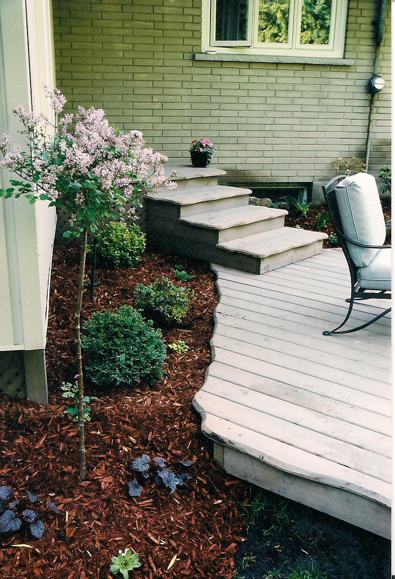 Cedar Deck with Scalloped Edges