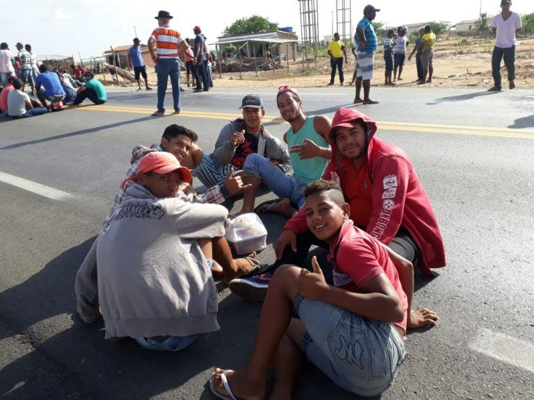 Foto: Manifestação na BR 116, em Abaré, Bahia (crédito: site Lagoa Grande Notícias)