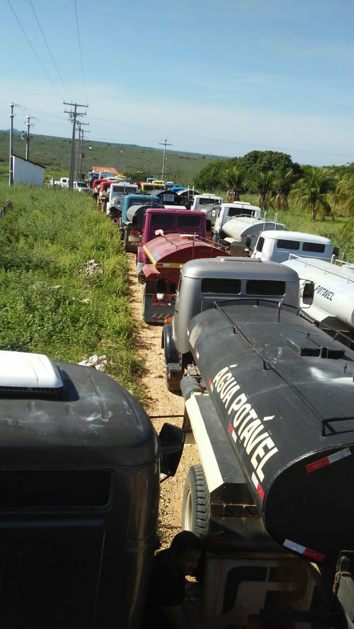 Foto: Caminhóes pipa sendo vistoriados (crédito: cedido por Crisna)