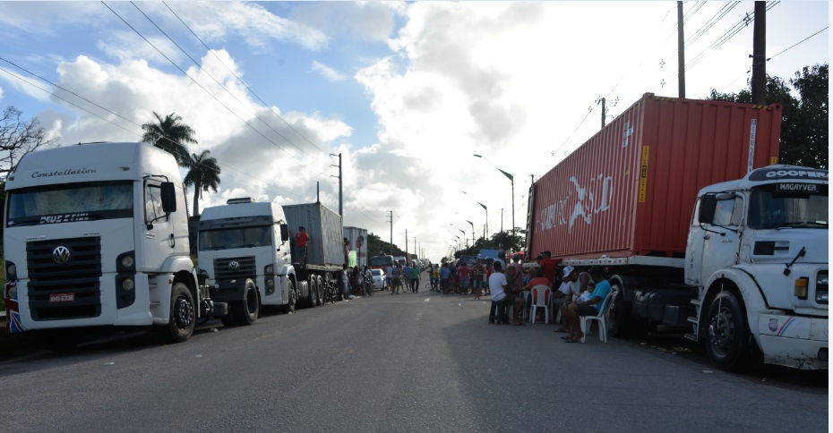 Foto: Manifestação dos caminhoneiros no Porto de Suape (Crédito: Getúlio Nascimento)