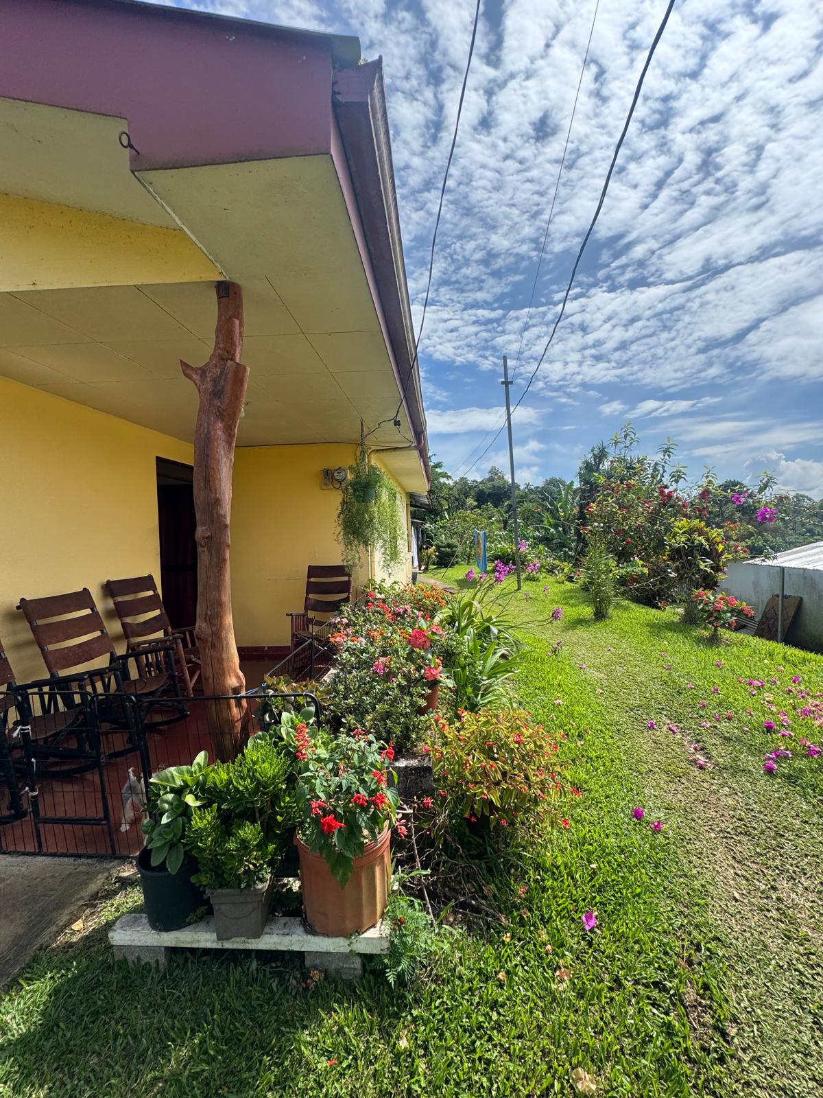 Spacious Home with Lake View and Guest Apartment in Nuevo Arenal