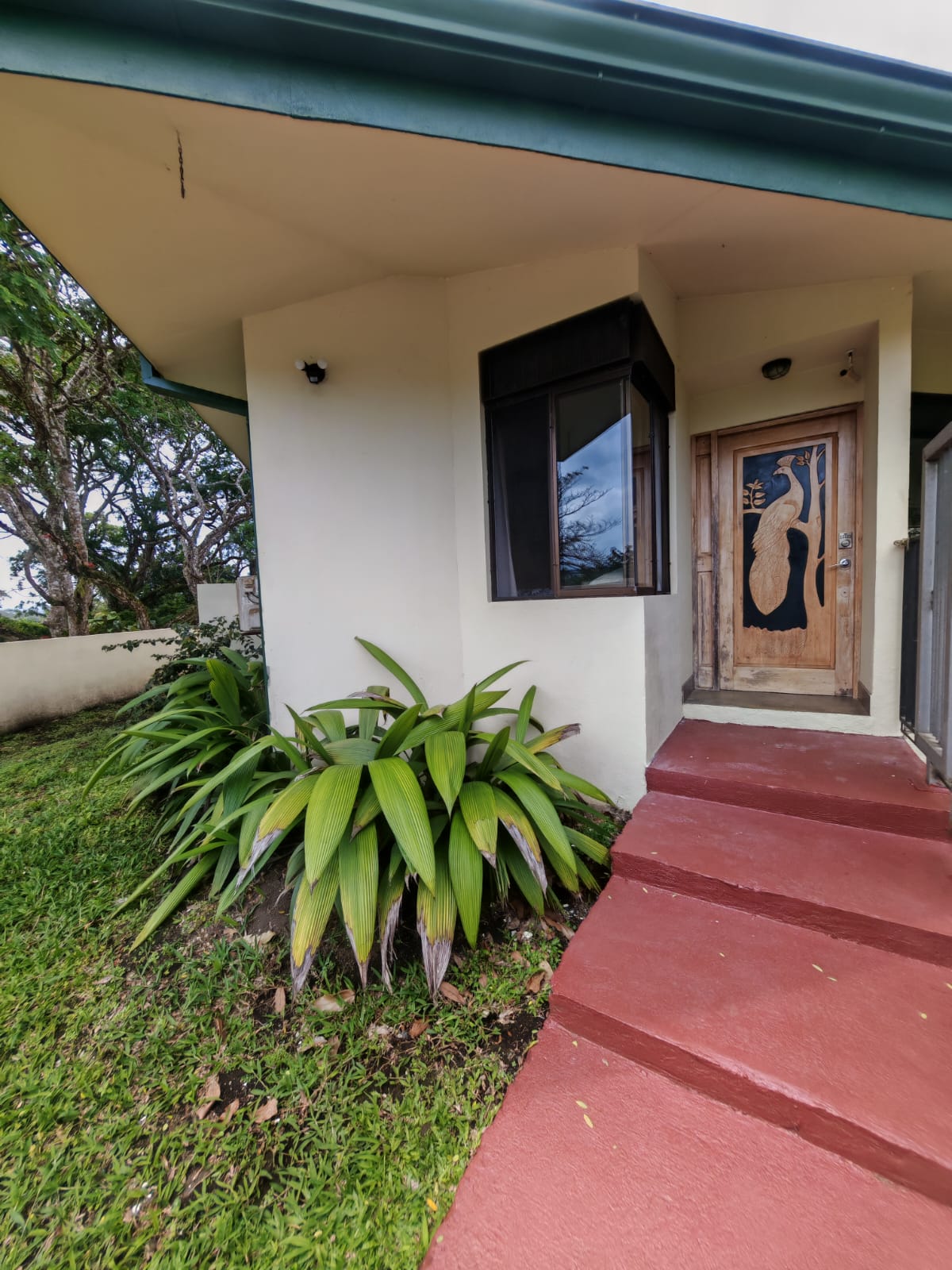 Charming 2BR Home + 1BR Casita on 1,000 m² Lot with Volcano & Lake Views