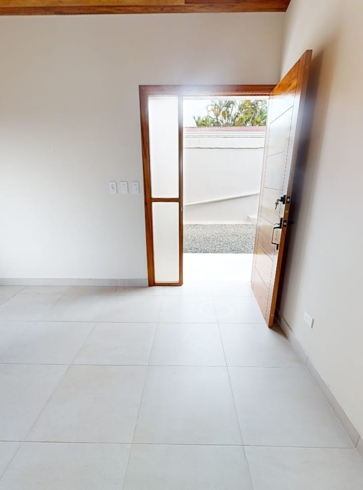 Charming Home 2BD 2BA in a Quiet Neighborhood Near Lake Arenal Park