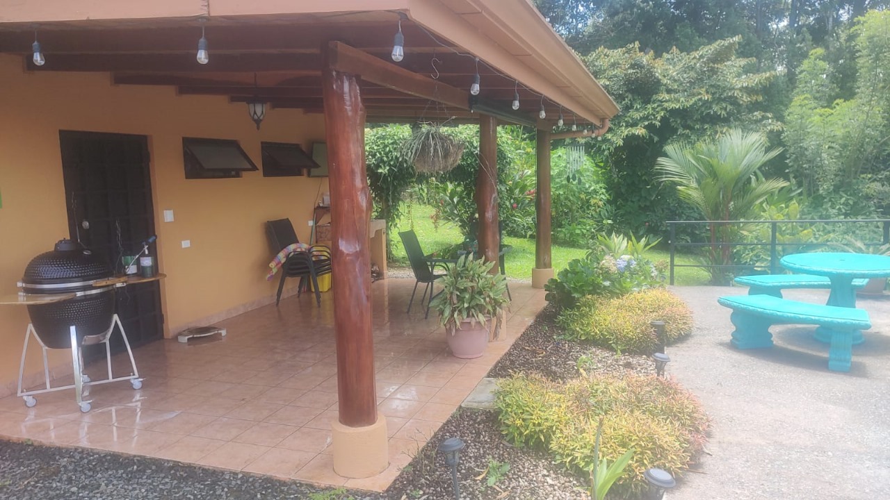 Stunning 2-bedroom, 2-bathroom home with Pool and Lake Arenal Views