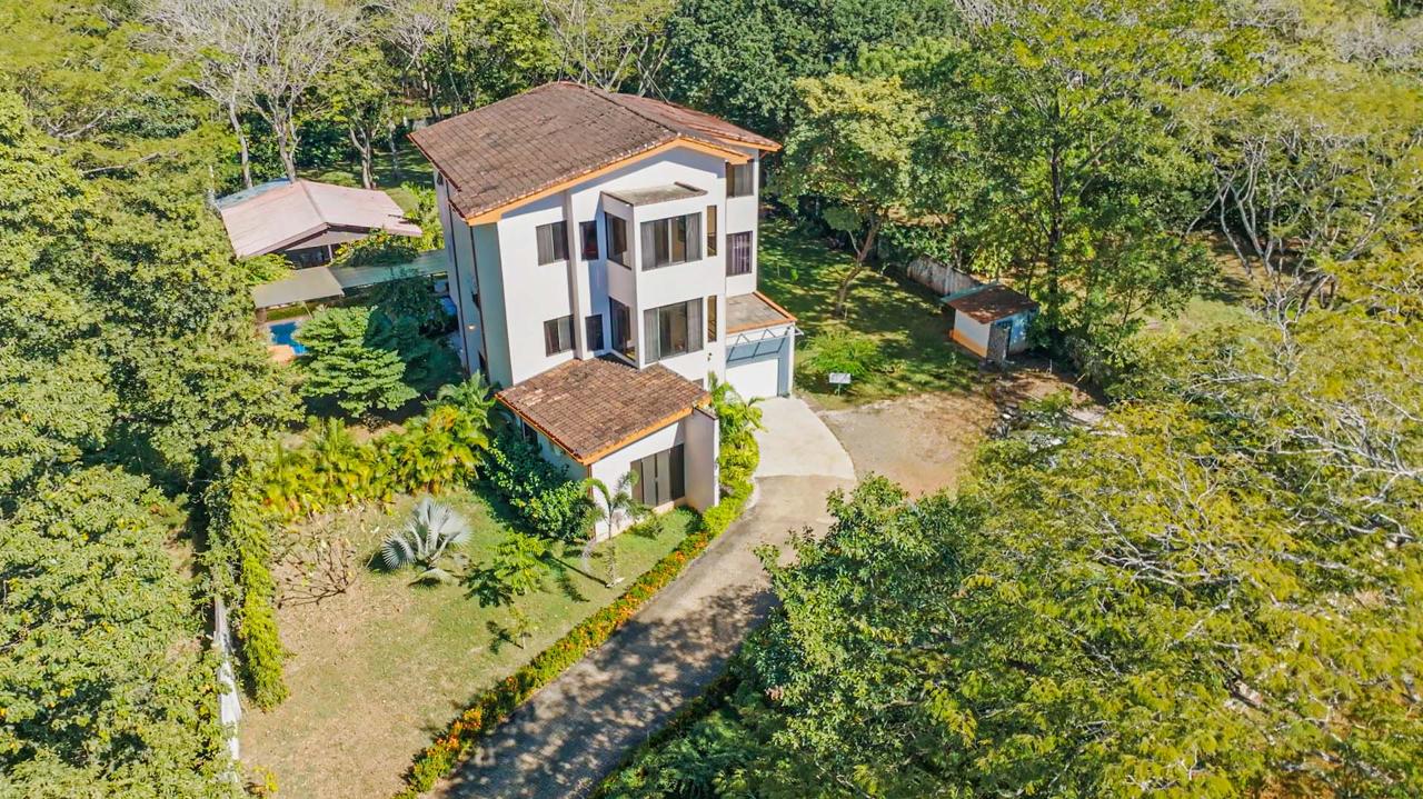 Beautiful 3-Story Property with 4 Apartments, Pool & Panoramic Comforts