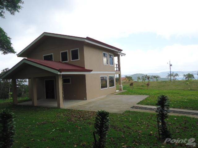 Spacious Two-Story House 3BD 2BA with Lake Arenal Views in Nuevo Arenal