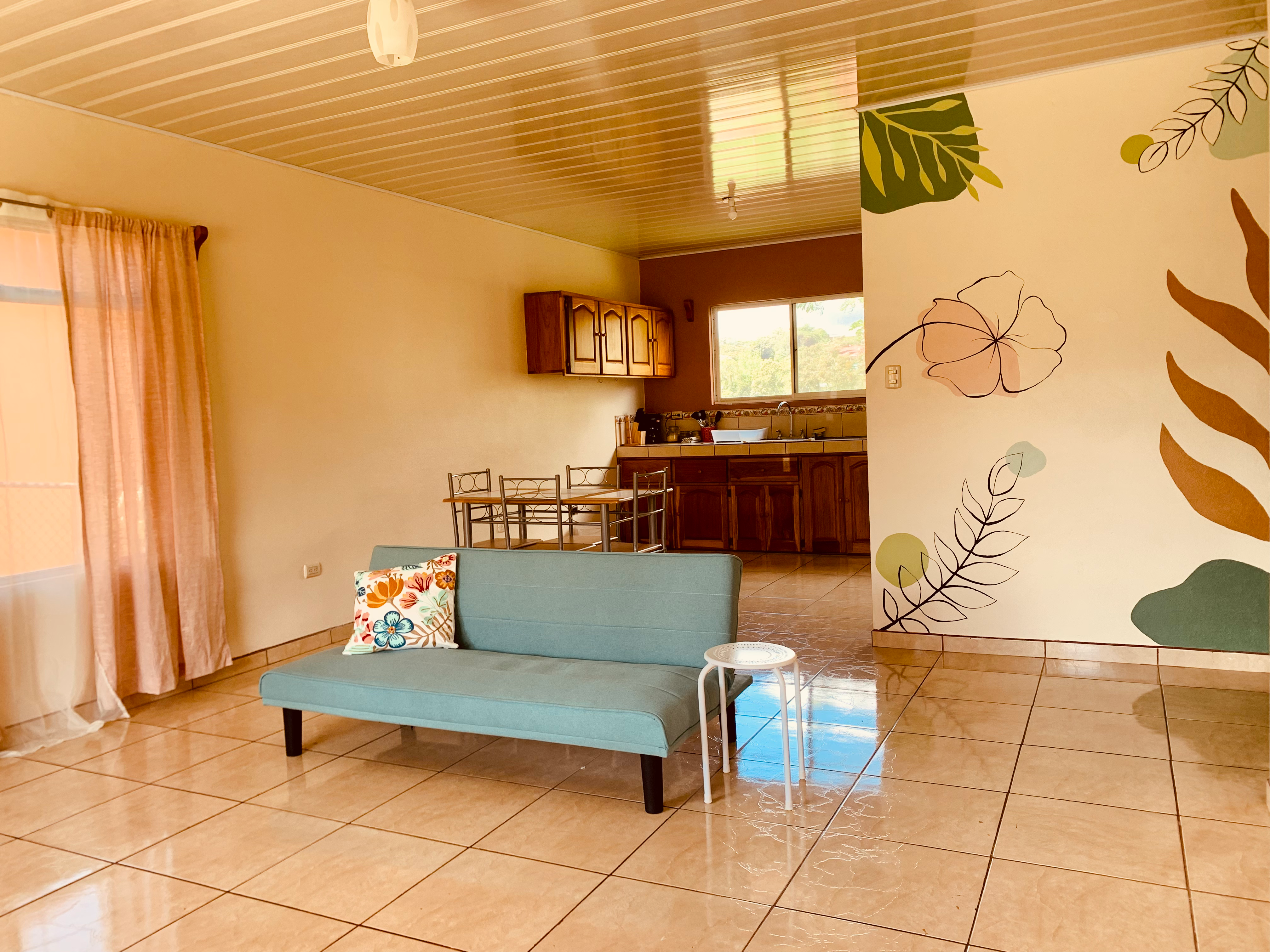 Cozy, 2BD/1BA House walking Distance to Downtown Nuevo Arenal