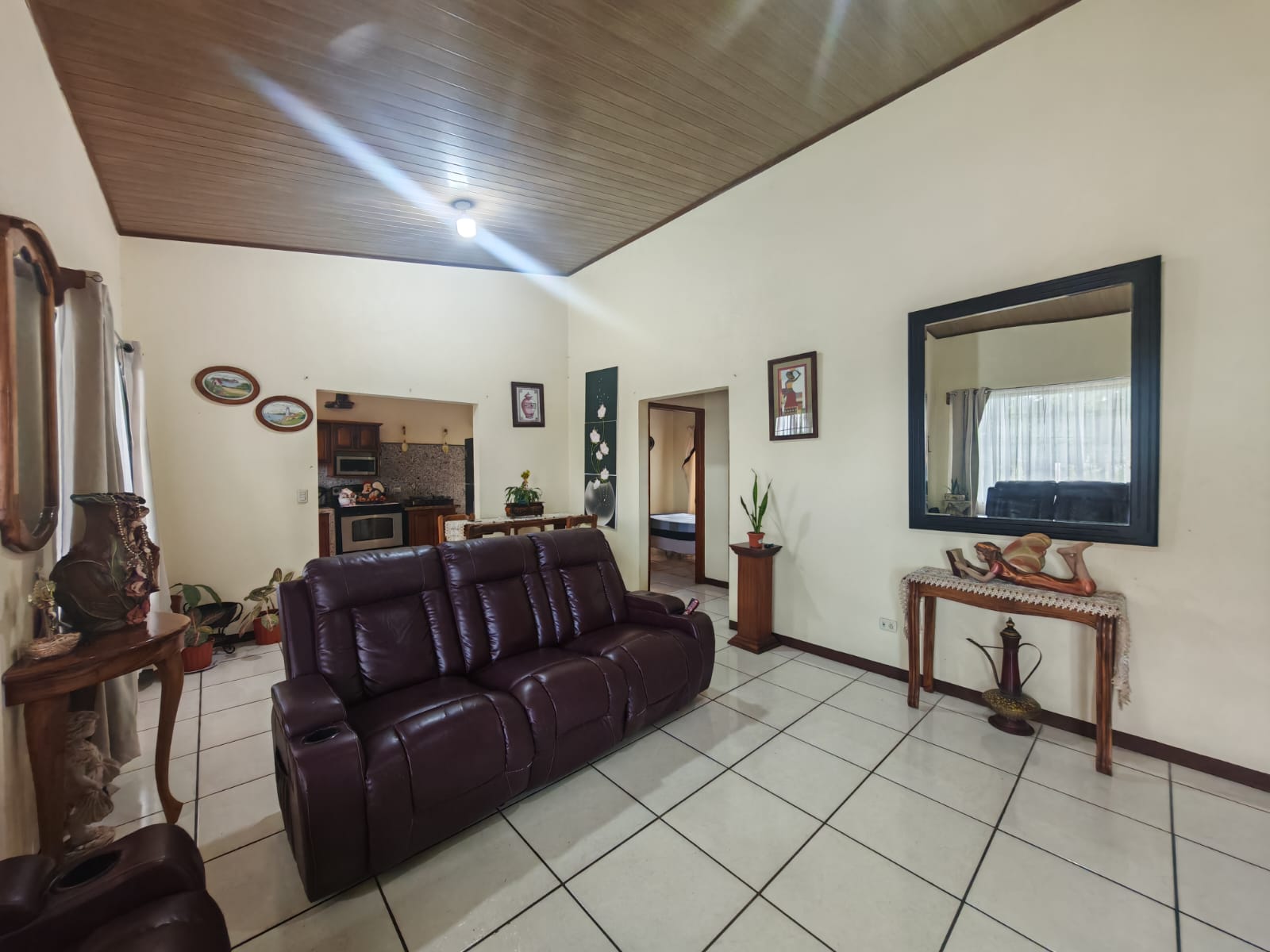 Beautiful 3-bedroom, 2-bathroom Home on a Sprawling 26,313 m² (6.5 Acres) lot 