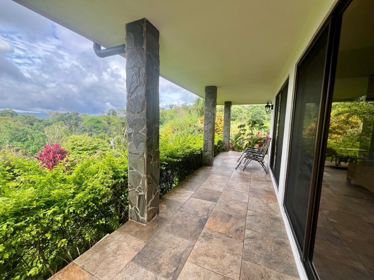 Spacious 1 BD 1 BA Residence with Lake Arenal View in Tronadora