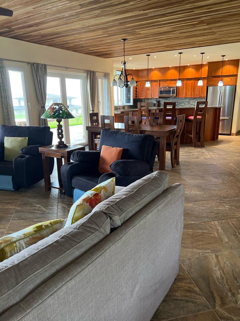 Luxury, Lake & Volcano View, 2BD/3BA Home in Gated Commuinty+1BD/1BA Apt