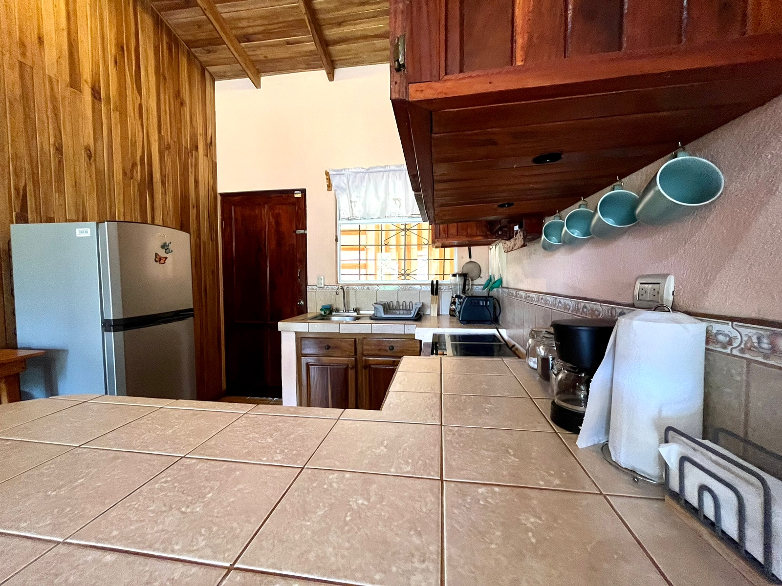 Cozy, 2BD/1BA House walking Distance to Downtown Nuevo Arenal
