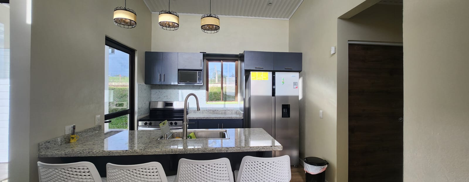 Beautiful Home 2 Bedrooms 2 Bathrooms with Stunning Mountain Views 