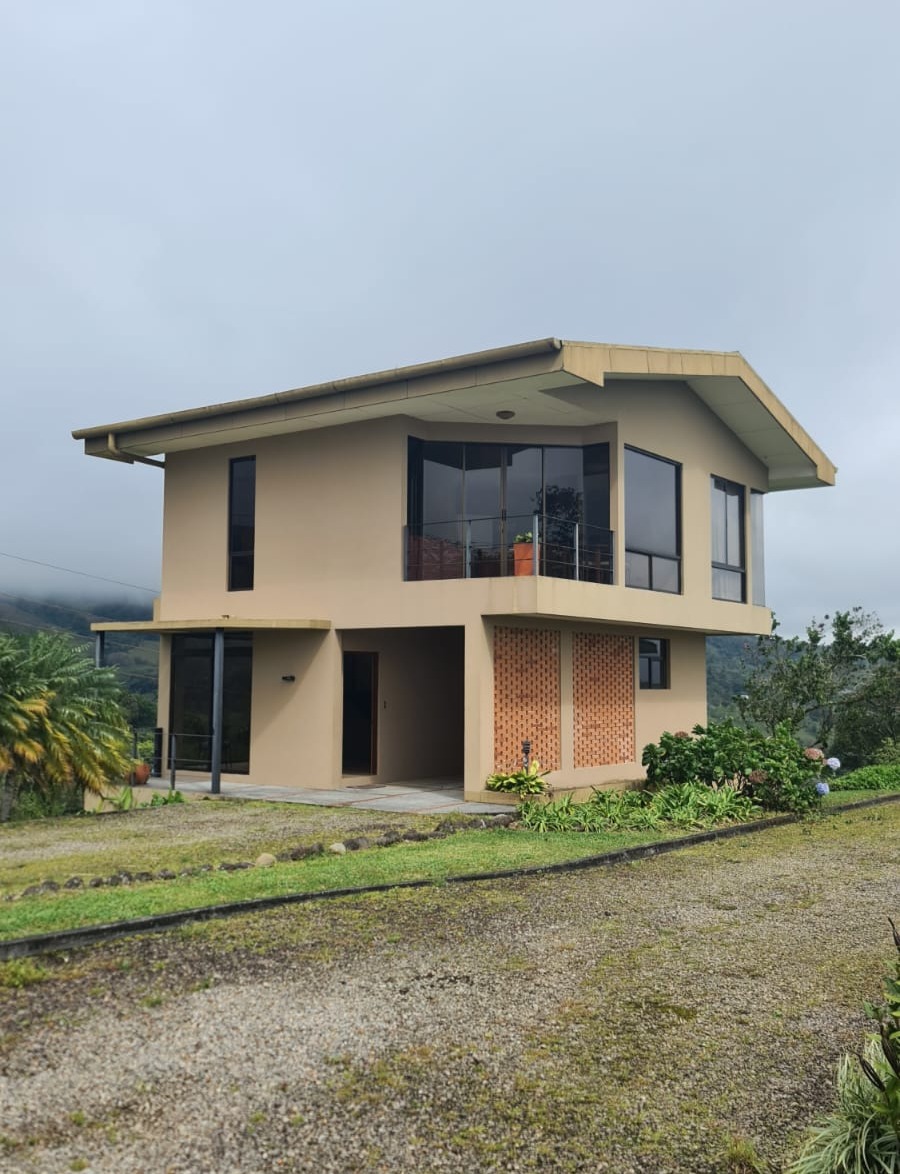 Furnished 3 Story, 2BD/2BA + Den Home in El Aguacate, Tilarán 