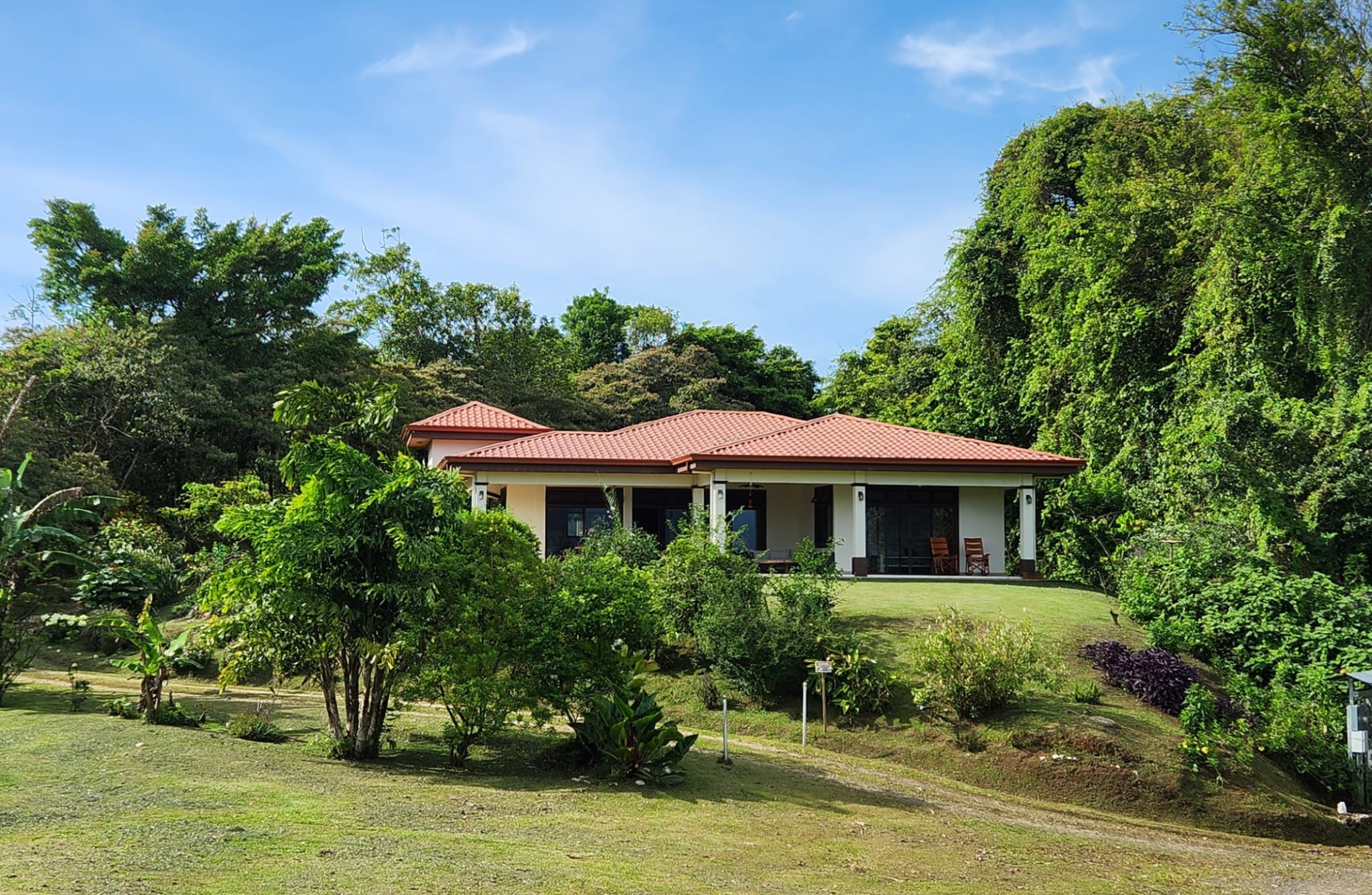 Beautiful Furnished Home 2BD 2.5 BA w/ Lake View in Nuevo Arenal