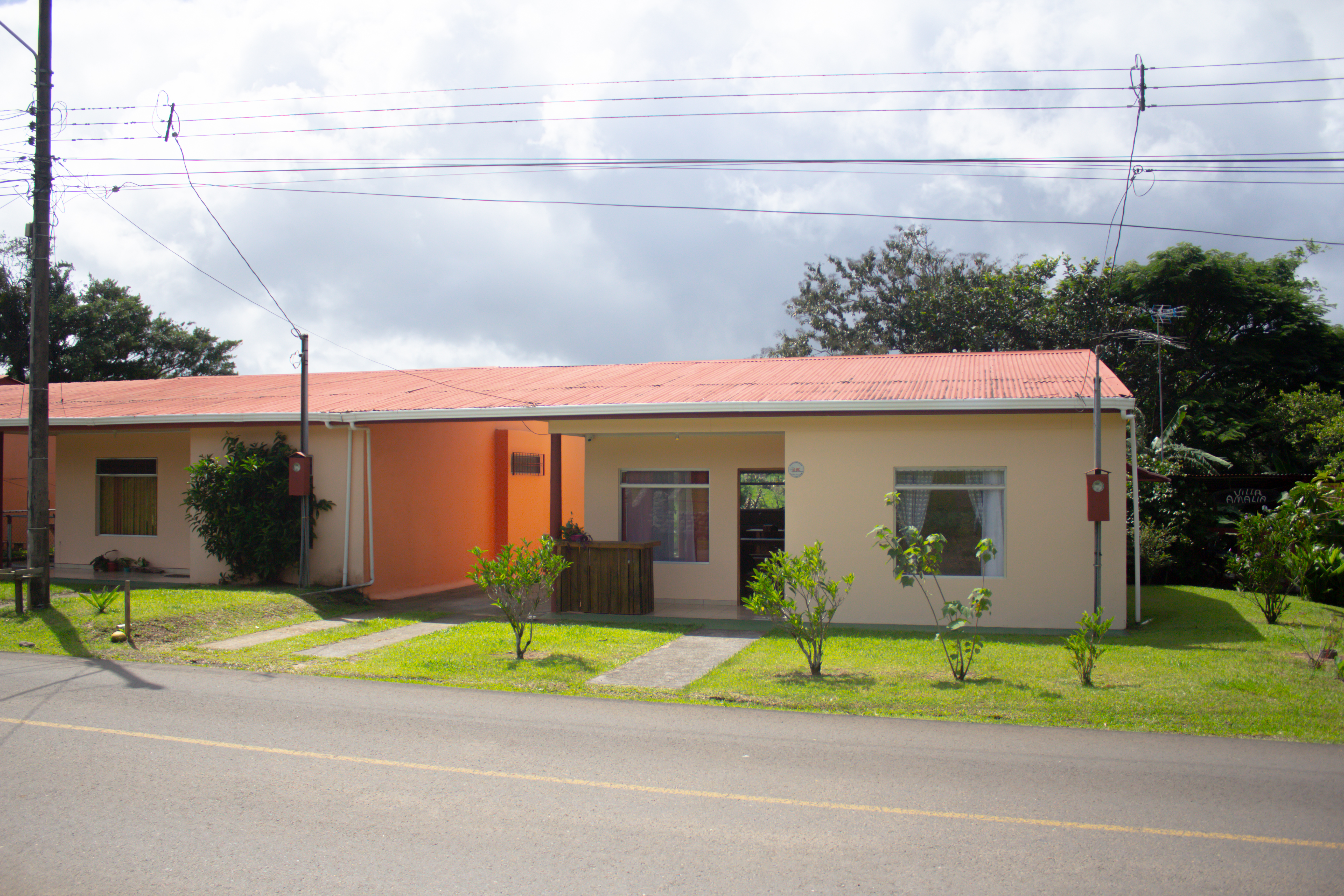 Cozy, 3BD/1BA House walking Distance to Downtown Nuevo Arenal