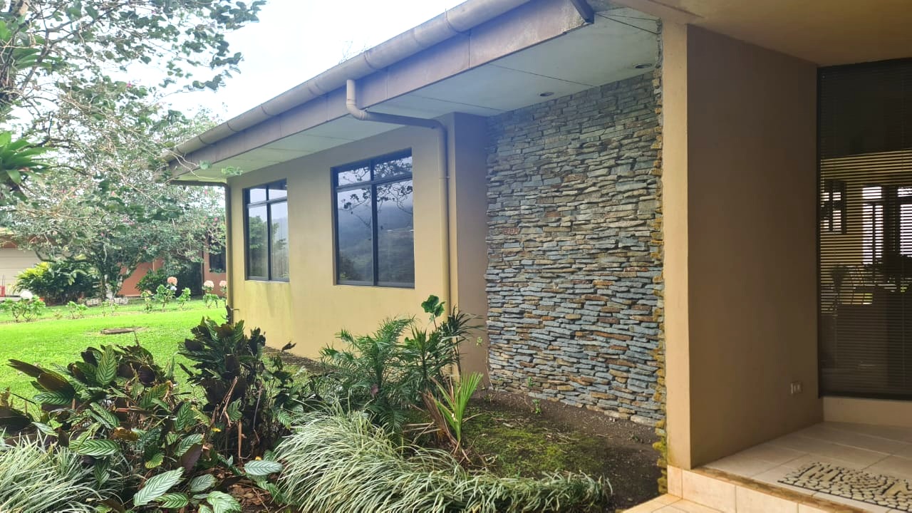 Furnished 3BR, 2BA Lake View Home w/ Utilities in Gated Community