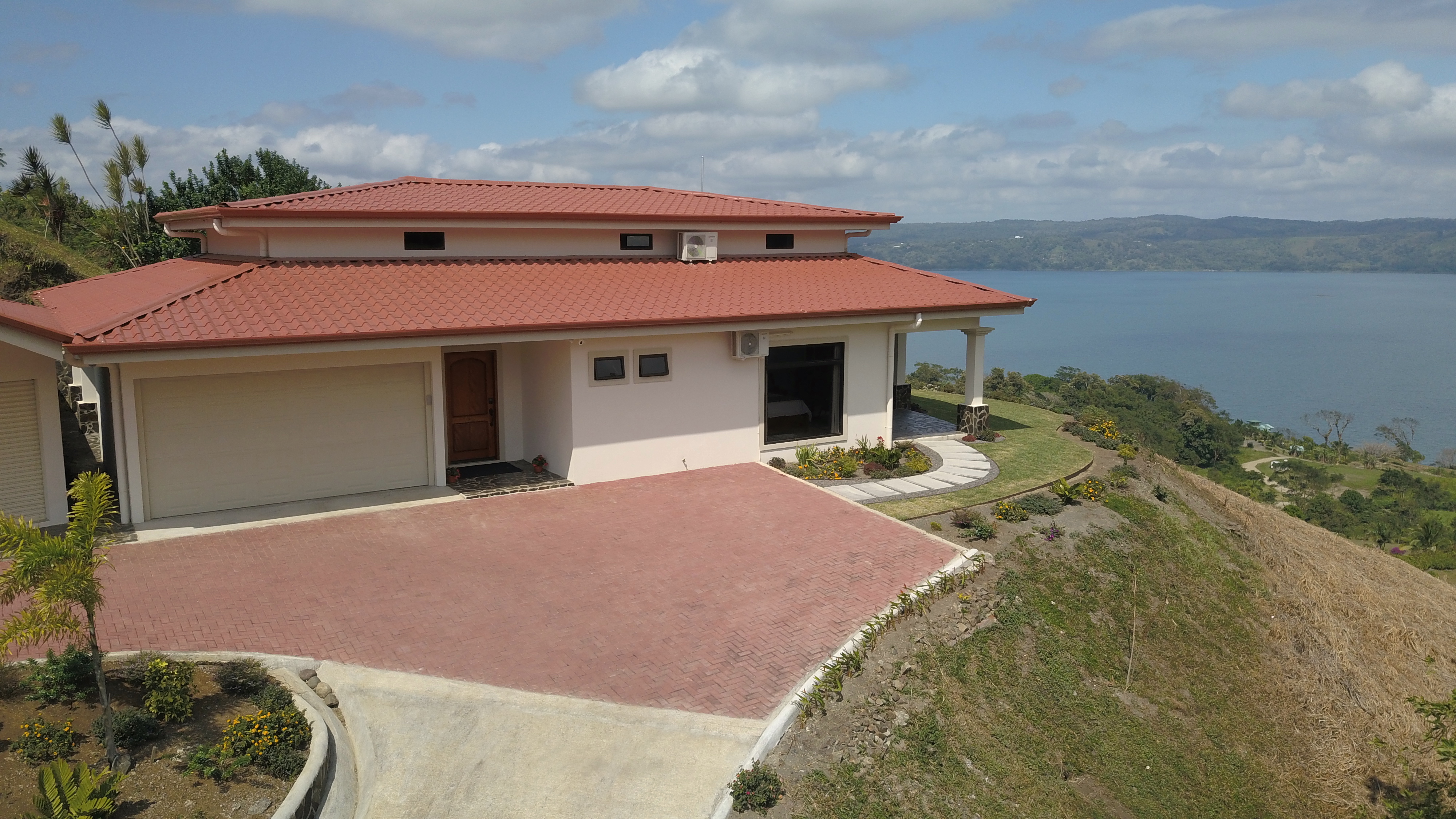 Stunning Home 3BD 2BA with Lake & Volcano Views, and Expansion Potential