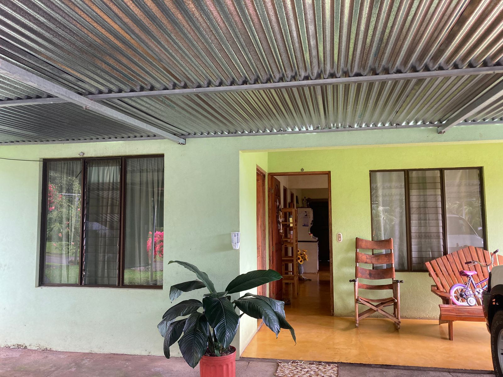 Lovely, 3 BD, 1 BA Home on a 680 m2 (0,16 Acres) lot in Nuevo Arenal 