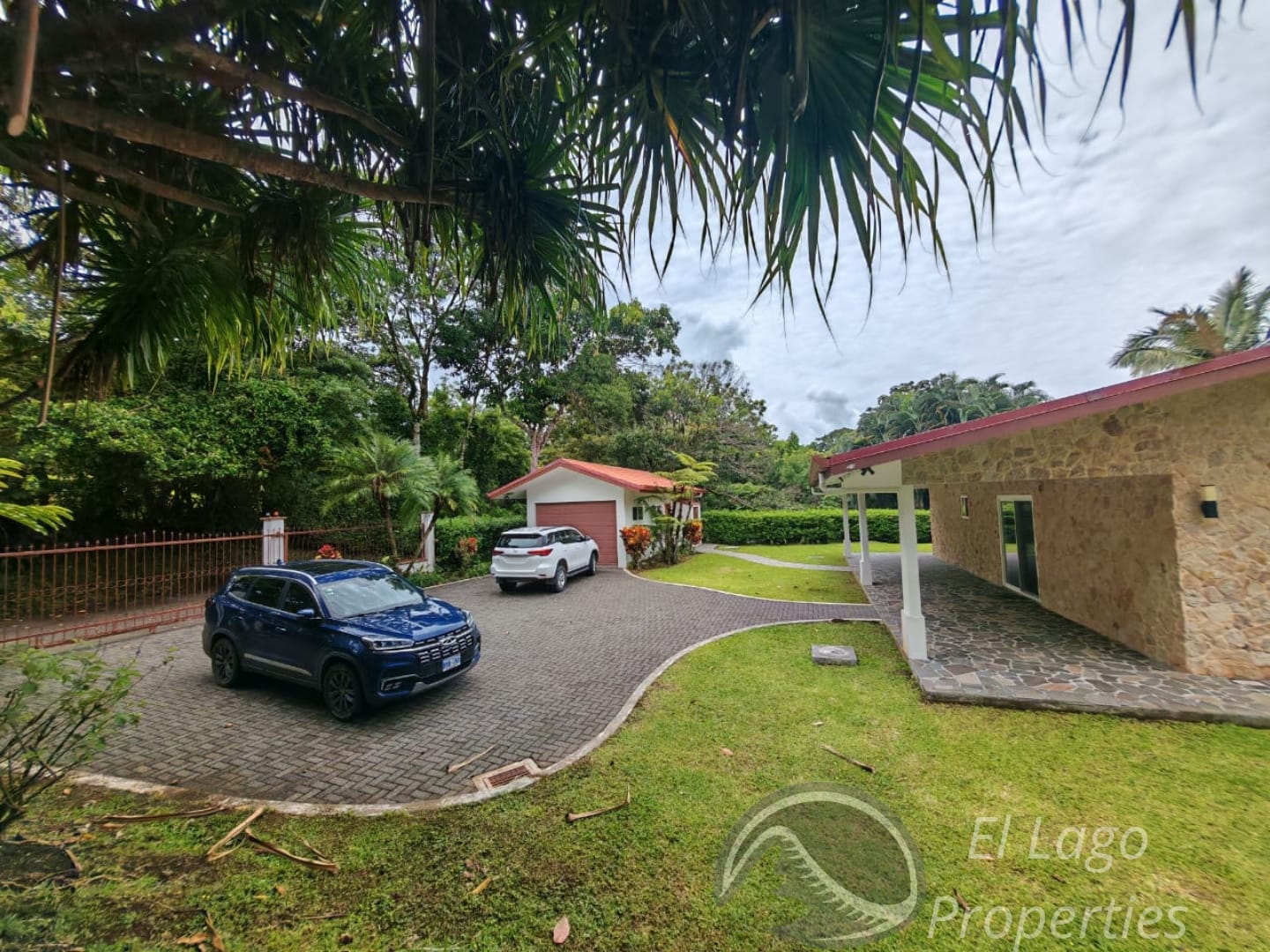 Luxurious Home 4 BD 4 BA With Amazing Lake Views In Nuevo Arenal 