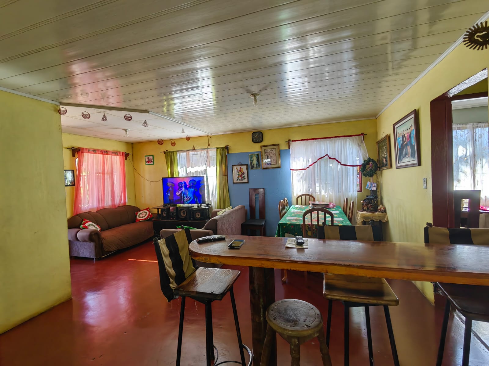 Fantastic Lake View Income Property w/ 3 houses in San Luis, Tilarán