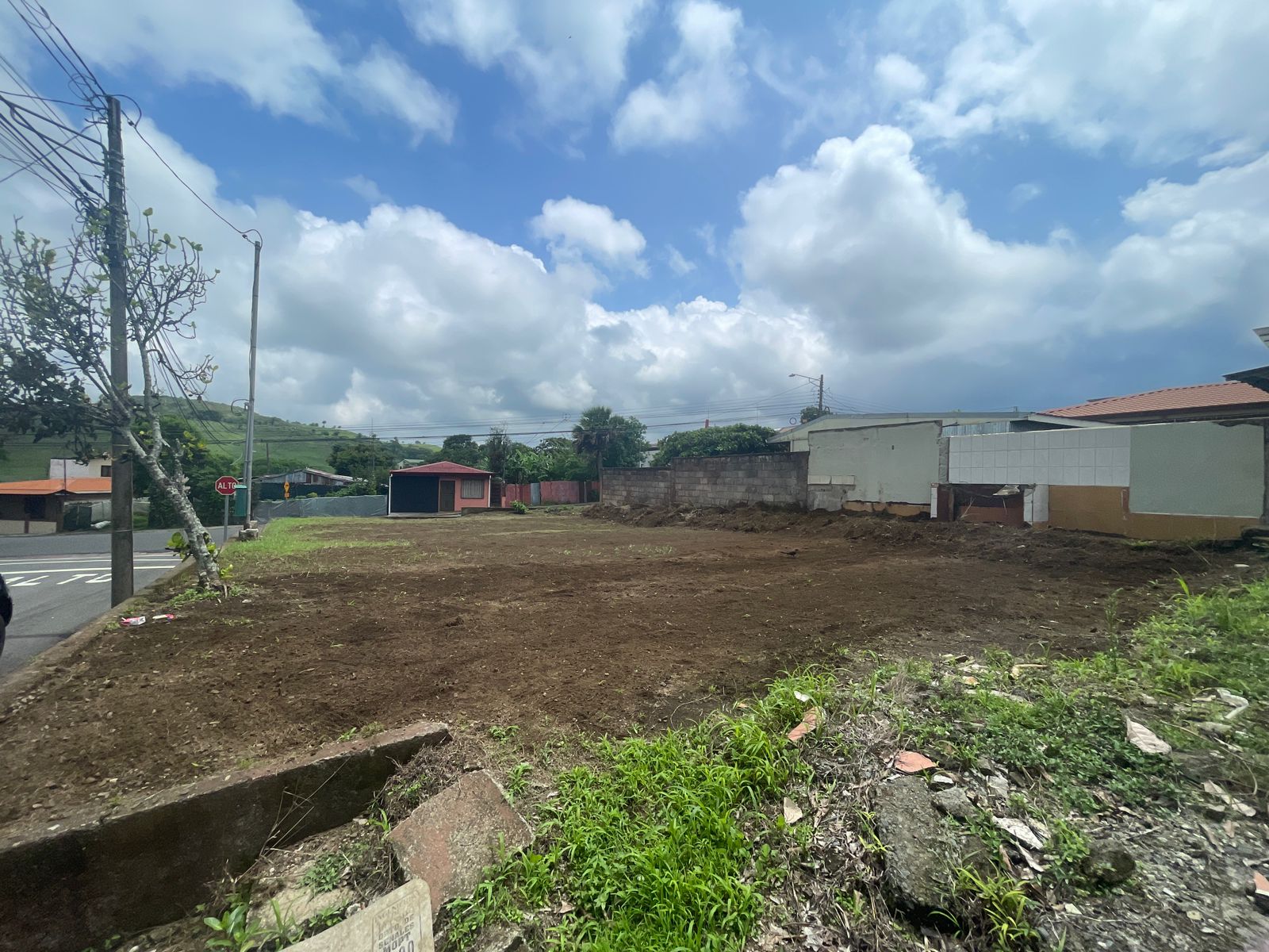 Lot of 294 M2 (0,07 Acre)  with mountain in downtown Tilaran 