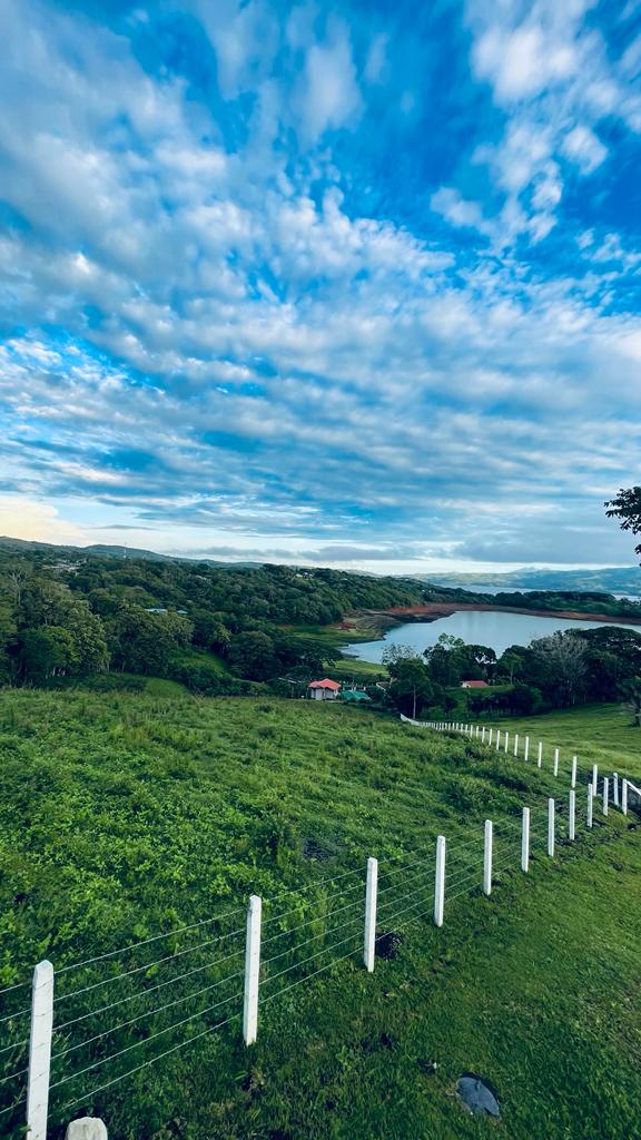 24,500 m2 Lot with Spectacular Lake and Volcano Views in Tronadora