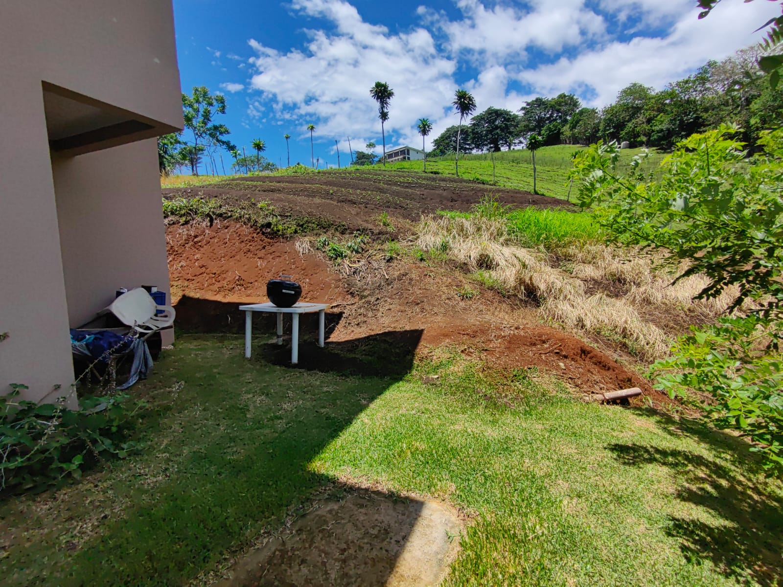 Charming 2BD, 1.5 BA LAKE VIEW Home Just Steps from Lake Shore in Tronadora 