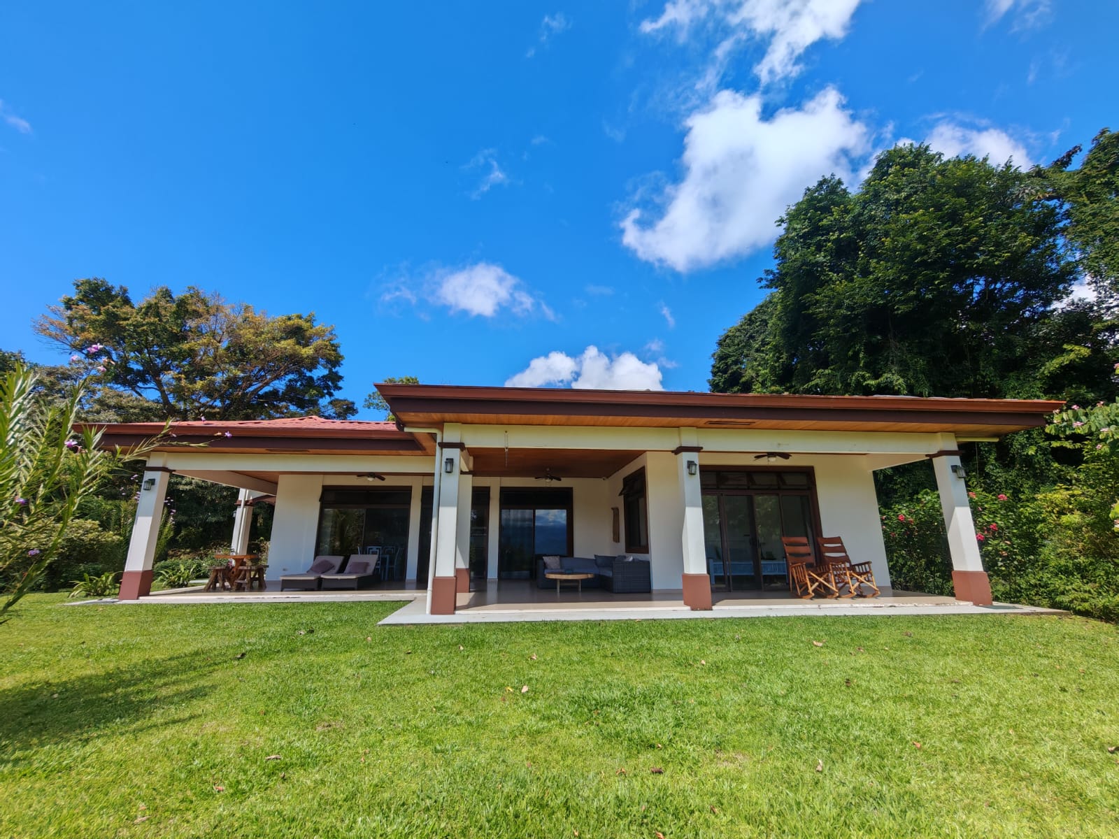 Beautiful Furnished Home 2BD 2.5 BA w/ Lake View in Nuevo Arenal