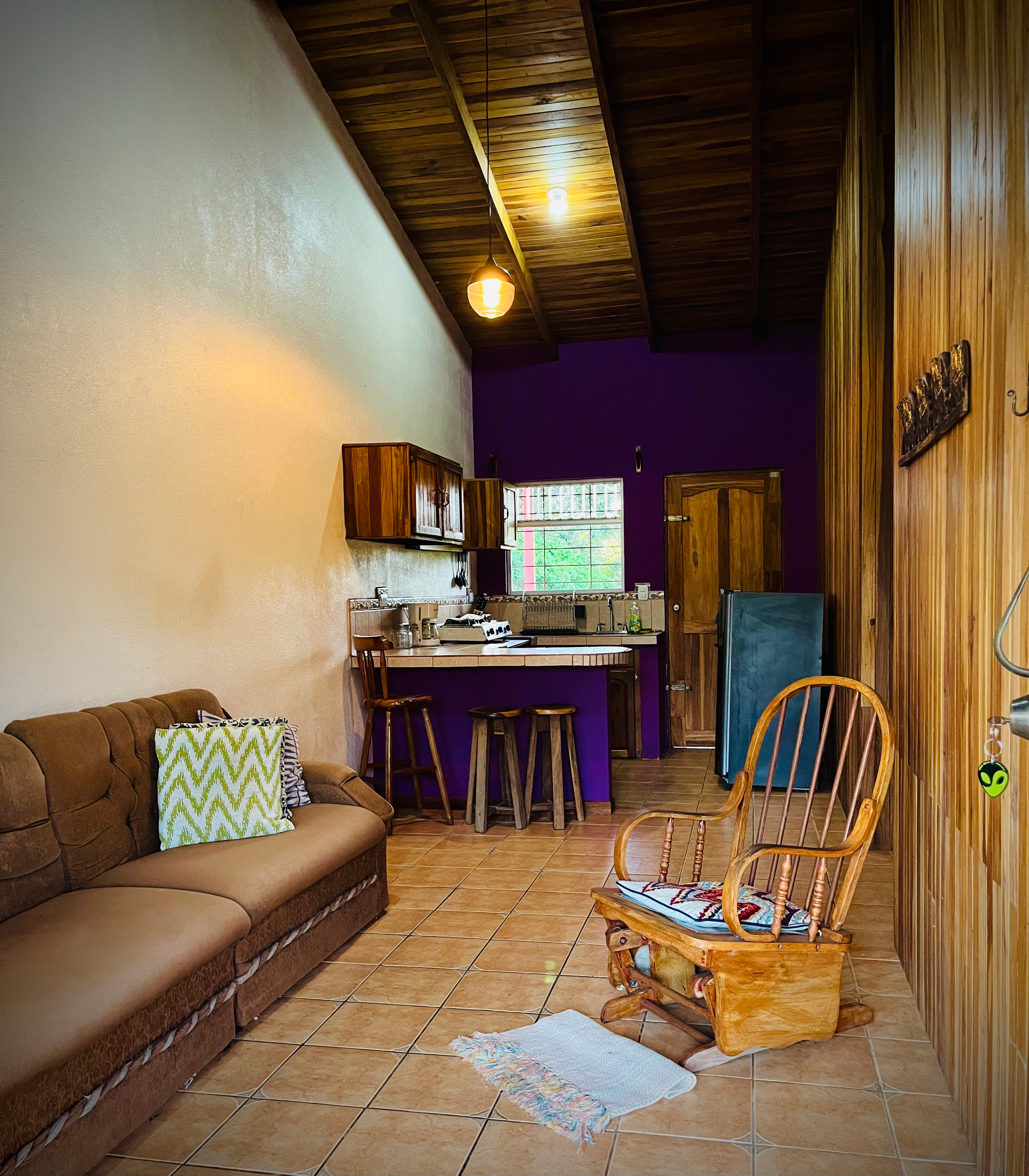 Cozy, 2BD/1BA House walking Distance to Downtown Nuevo Arenal