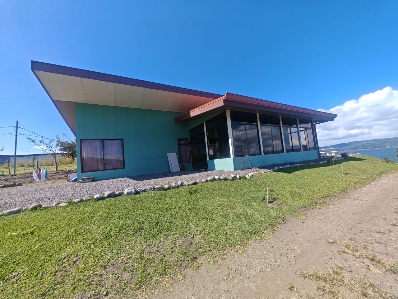  Beautiful Home 5BA 4BA and Two Casitas w/ Views of Lake Arenal & the Volcano