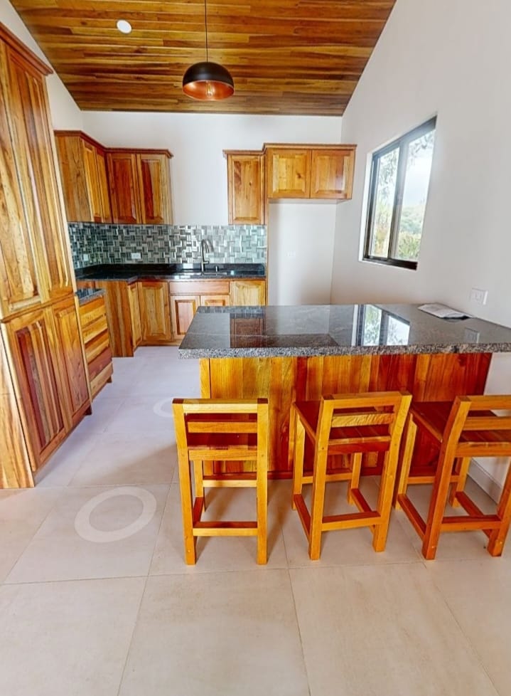 Charming Home 2BD 2BA in a Quiet Neighborhood Near Lake Arenal Park