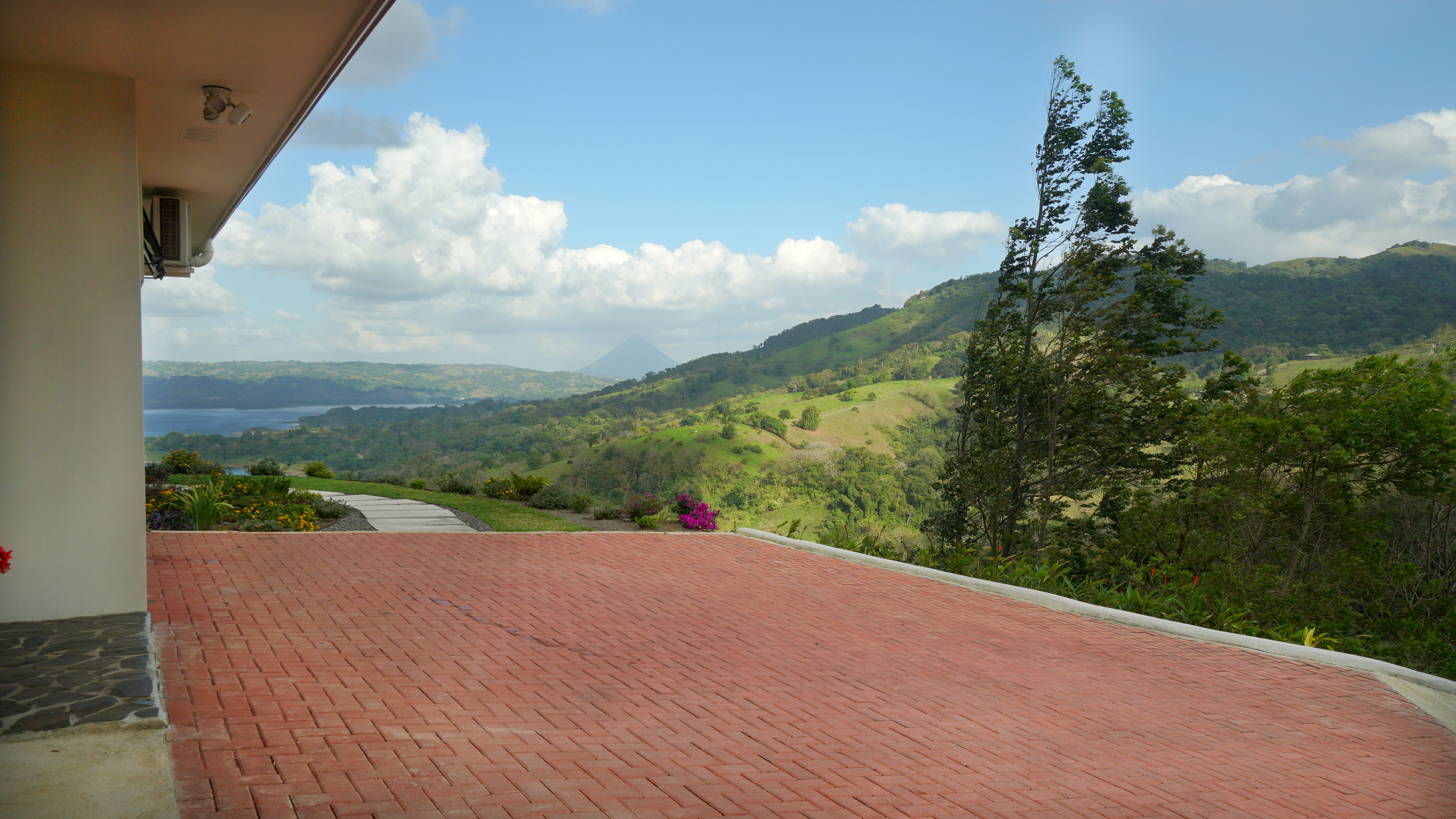 Stunning Home 3BD 2BA with Lake & Volcano Views, and Expansion Potential